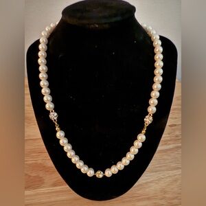 Elegant  faux  Pearl Necklace with Gold Accents